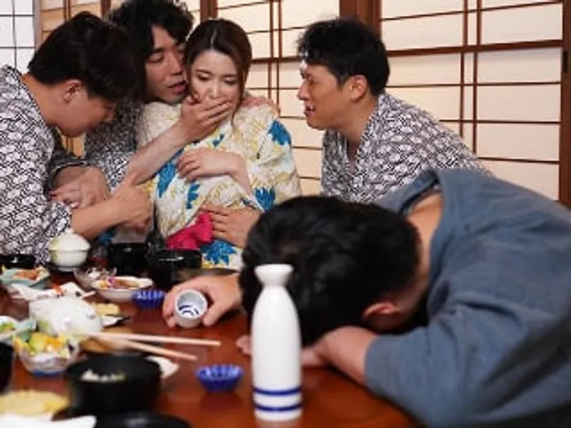 đưa người vợ đi suối nước nóng, anh xã không biết bà xã bị người khác địt sấp mặt