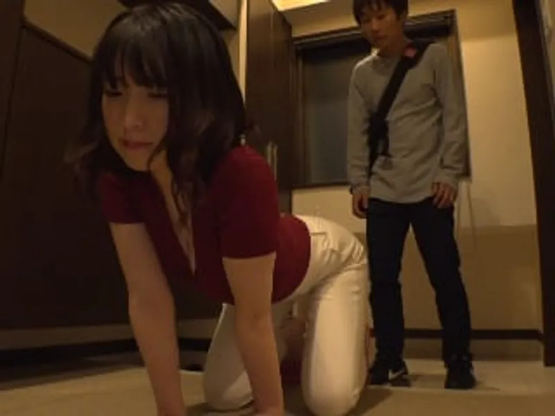 Chồng yêu lo làm việc, bà xã ở nhà vụng trộm với cậu thanh niên phòng bên